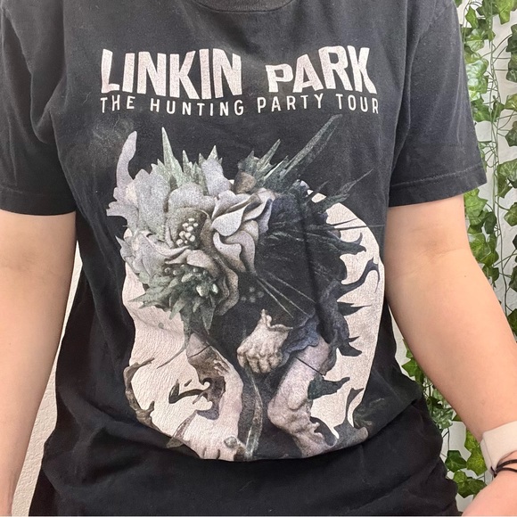 Linkin Park "The Hunting Party Tour" Graphic Band Tee Shirt - Picture 2 of 10